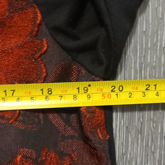 K BROWER Floral Appique Black Red Top Large - Picture 4 of 6